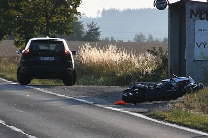 BEZ KOMENTÁŘE: Smrtelná nehoda motorkáře na Příbramsku
