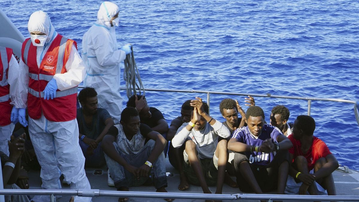 Nezletilí migranti bez doprovodu se mohli vylodit na ostrově Lampedusa.
