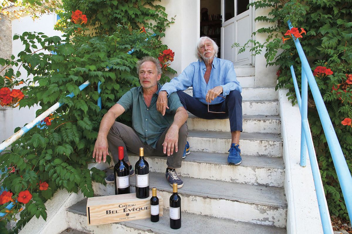 Lásku k vínu sdílí se synem, hudebníkem Christophem Defaysem.