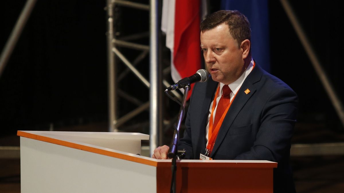 Antonín Staňek při kandidátském projevu na předsedu strany