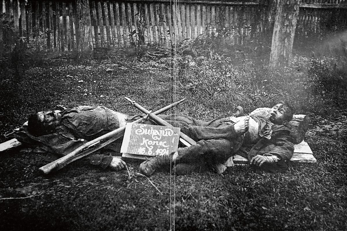 Na dopadení Nikoly Šuhaje československé úřady vypsaly několikatisícovou odměnu. Zabit byl v srpnu 1921 spolu s šestnáctiletým bratrem (vpravo).