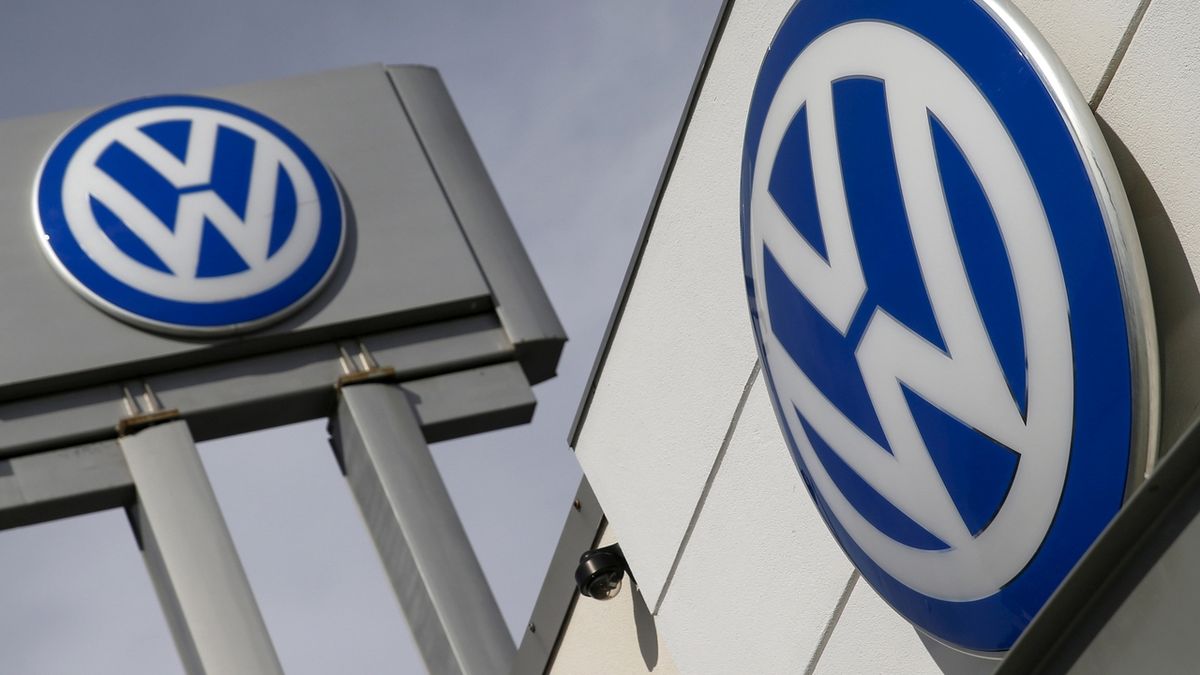 Německá skupina Volkswagen v loňském roce uhájila pozici největšího prodejce automobilů na světě.
