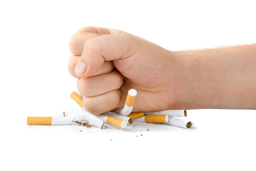 Pokud chcete skončit s kouřením, udělejte to rychle a naráz. Postupné snižování počtu vykouřených cigaret moc neřeší. 