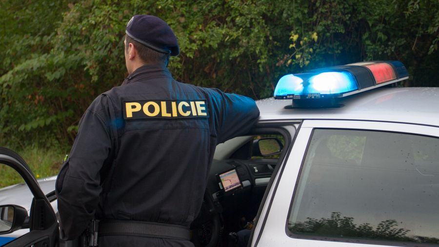 Policie na Karlovarsku obvinila 12 žadatelů o řidičák z podplácení