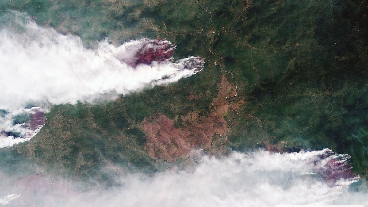 Satelitní snímek vesmírné agentury Roskosmos,který ukazuje požáry v Krasnojarské oblasti   
