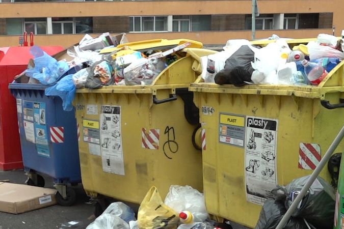 Polovina vytříděného odpadu končí podle ekoaktivistů ve spalovnách nebo na skládkách 