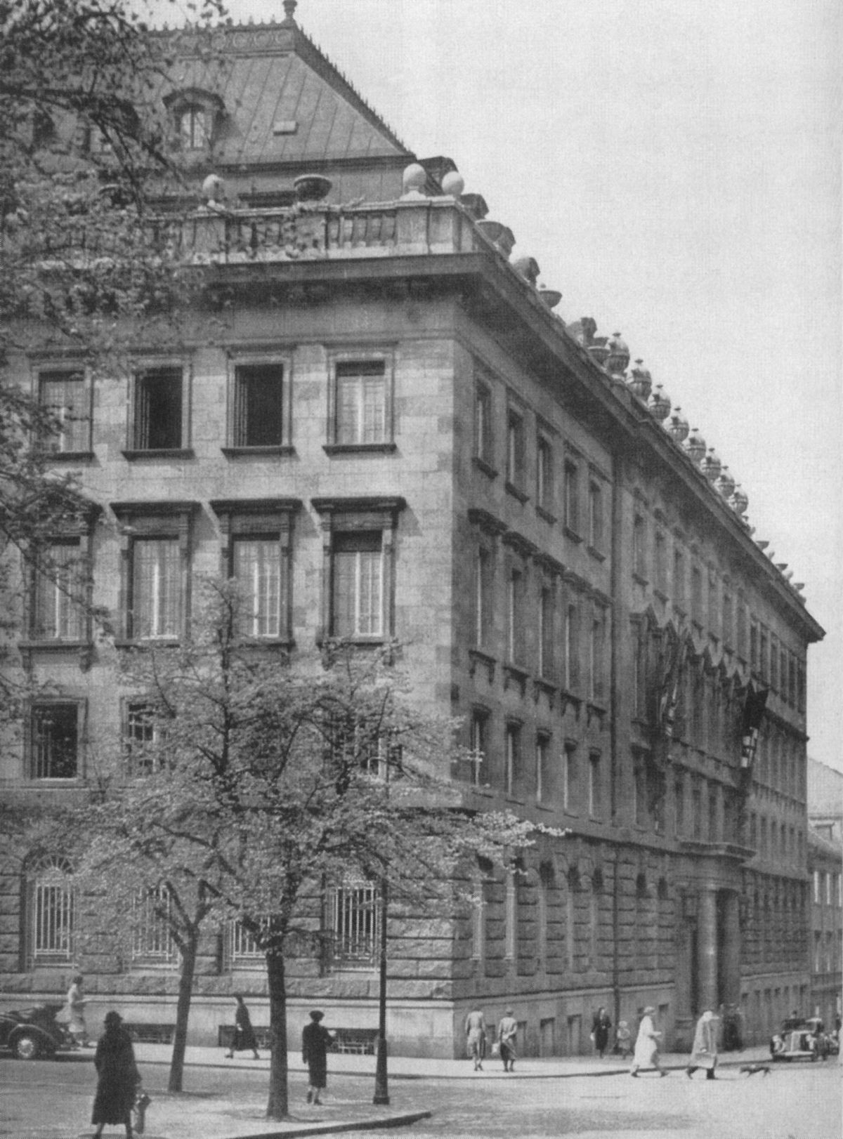 Sídlo pražského gestapa, Petschkův palác - Pečkárna v Bredovské ulici v Praze (později ulice Politických vězňů)