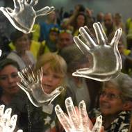 Památník věnovaný rodičům Wintonových dětí na pražském hlavním nádraží