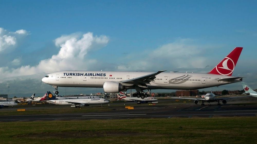 Letadlo Turkish Airlines na londýnském letišti Heathrow. Ilustrační foto
