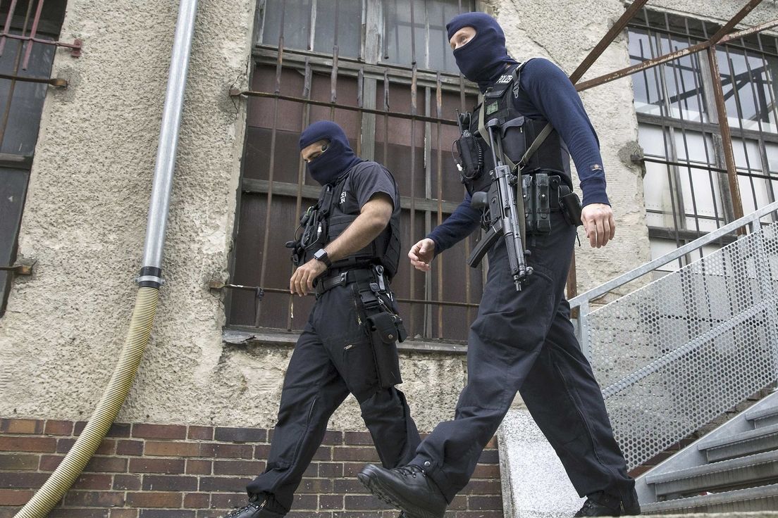 Němečtí policisté po zásahu v mešitě