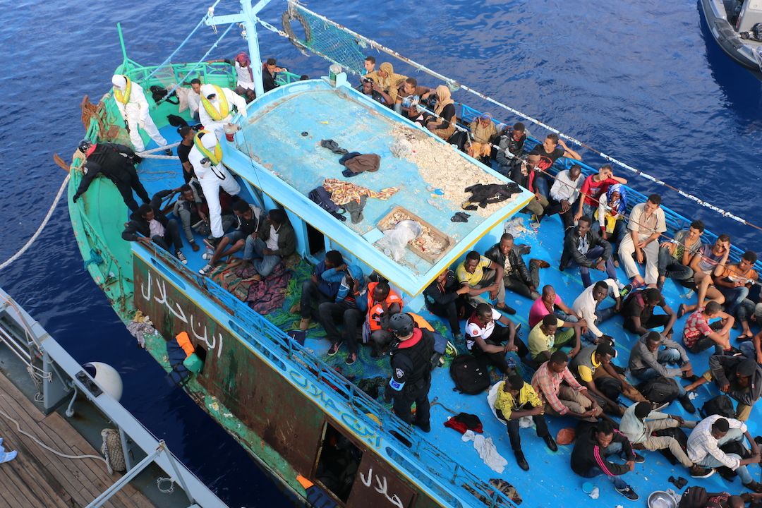 Loď s uprchlíky ve Středozemním moři 