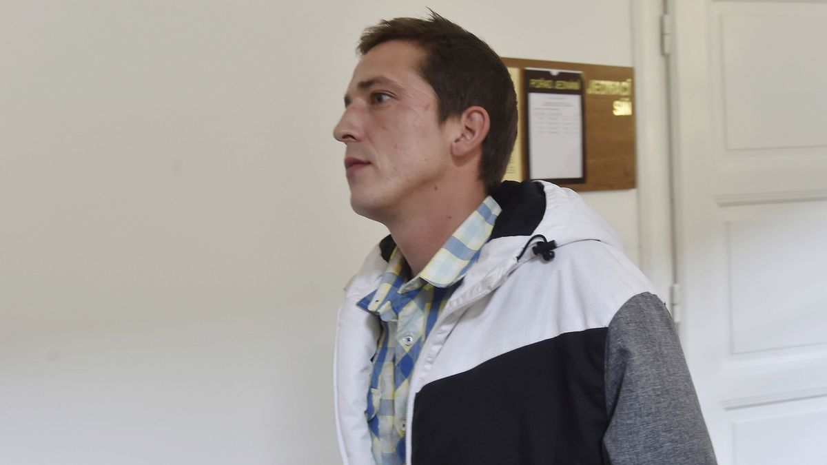 Před přerovským soudem stanul třicetiletý Lukáš Černošek (na snímku) obžalovaný z usmrcení z nedbalosti kvůli smrtelnému napadení ročního dítěte psem.