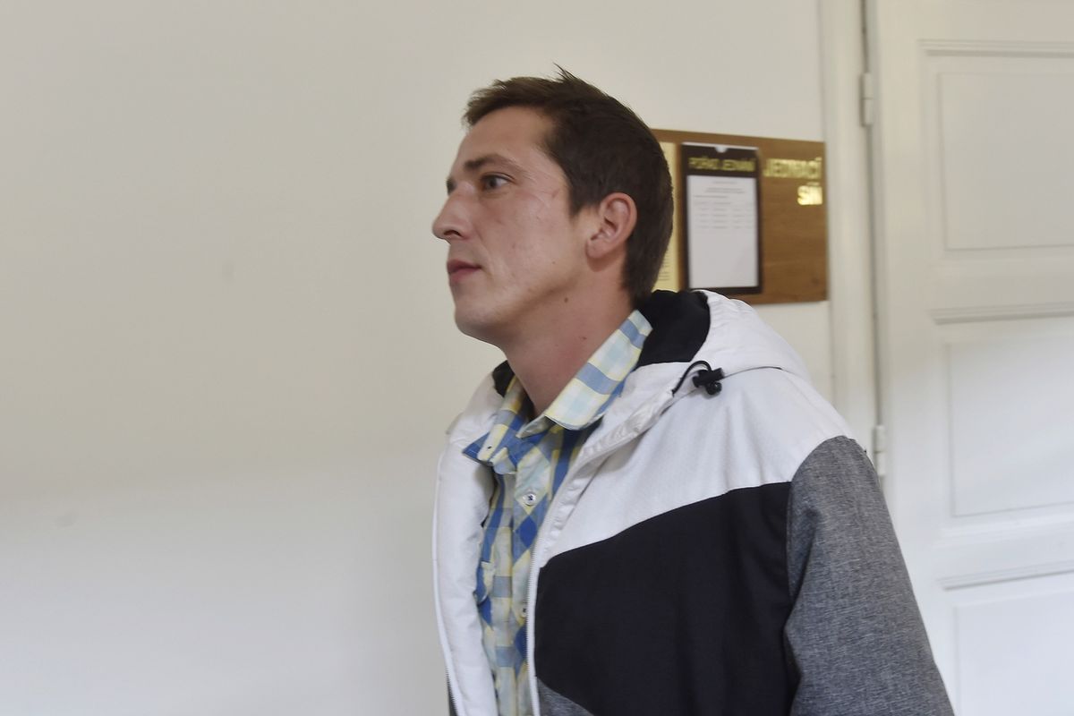 Před přerovským soudem stanul třicetiletý Lukáš Černošek (na snímku) obžalovaný z usmrcení z nedbalosti kvůli smrtelnému napadení ročního dítěte psem.
