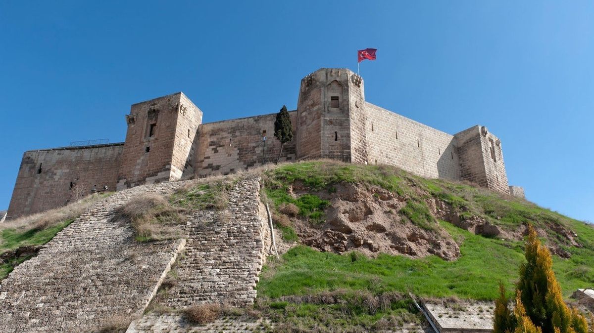 Dominantou Gaziantepu je hrad, který na město shlíží. 
