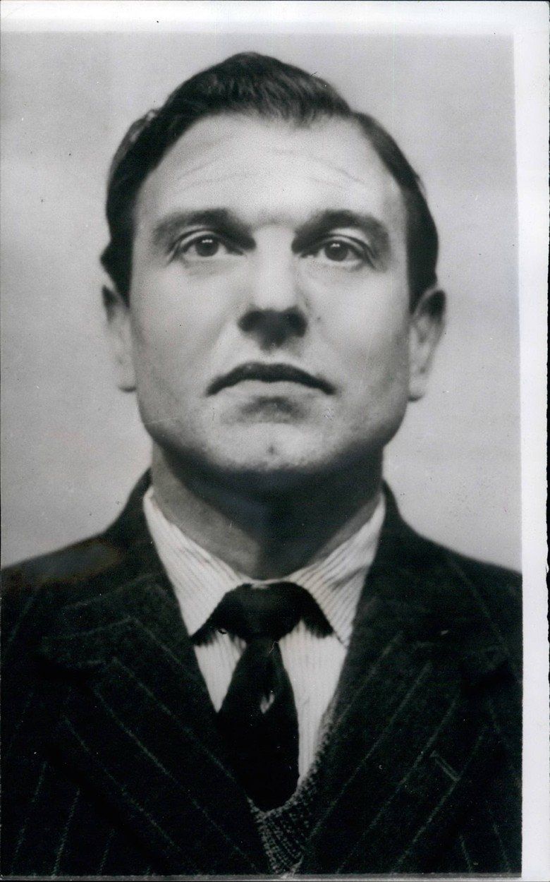 George Blake na fotografii Scotland Yardu, která byla v roce 1961 použita pro zatykač.
