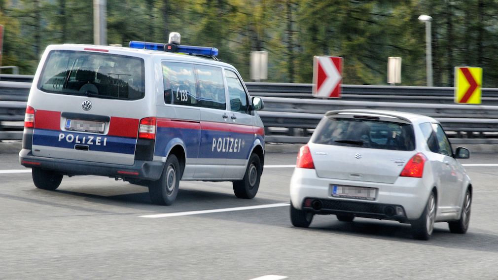 Opilá česká řidička zranila v Rakousku dva policisty