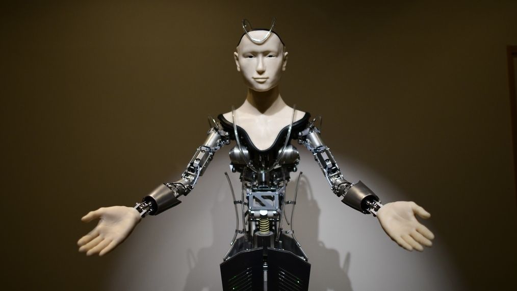 Buddhistická bohyně Kannon v podobě humanoidního robota