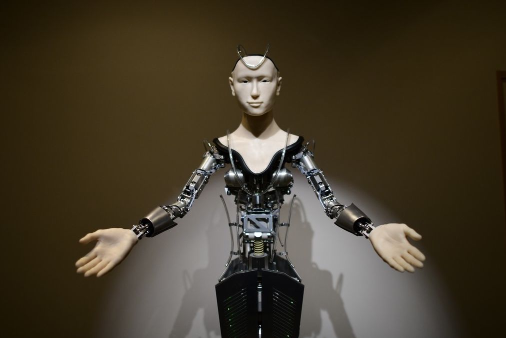 Buddhistická bohyně Kannon v podobě humanoidního robota