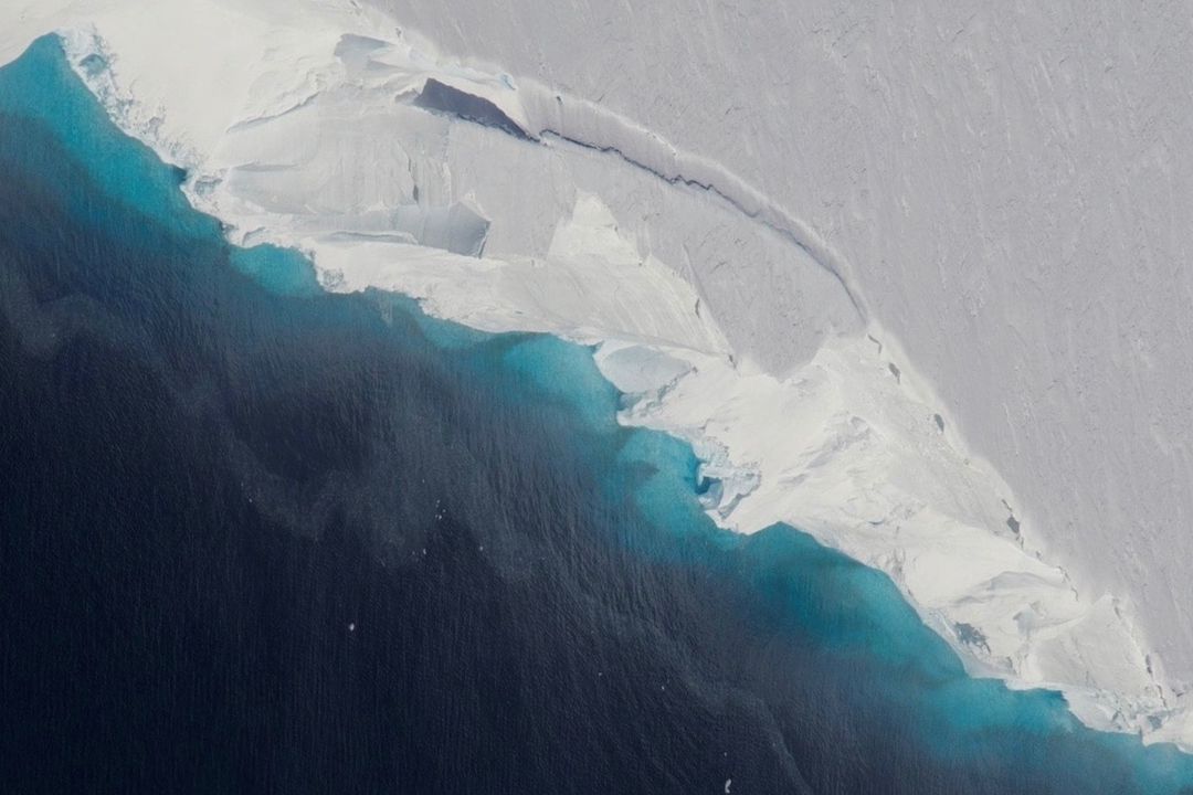 Thwaitesův ledovec v Antarktidě. Aktuální snímek od NASA