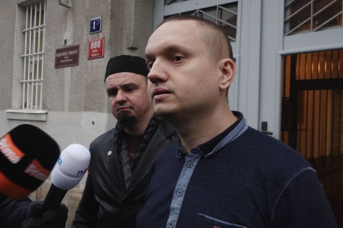 Cizinec obviněný z novoroční nehody v Praze a jeho advokát se vyjadřují po lednovém propuštění muže z vazby