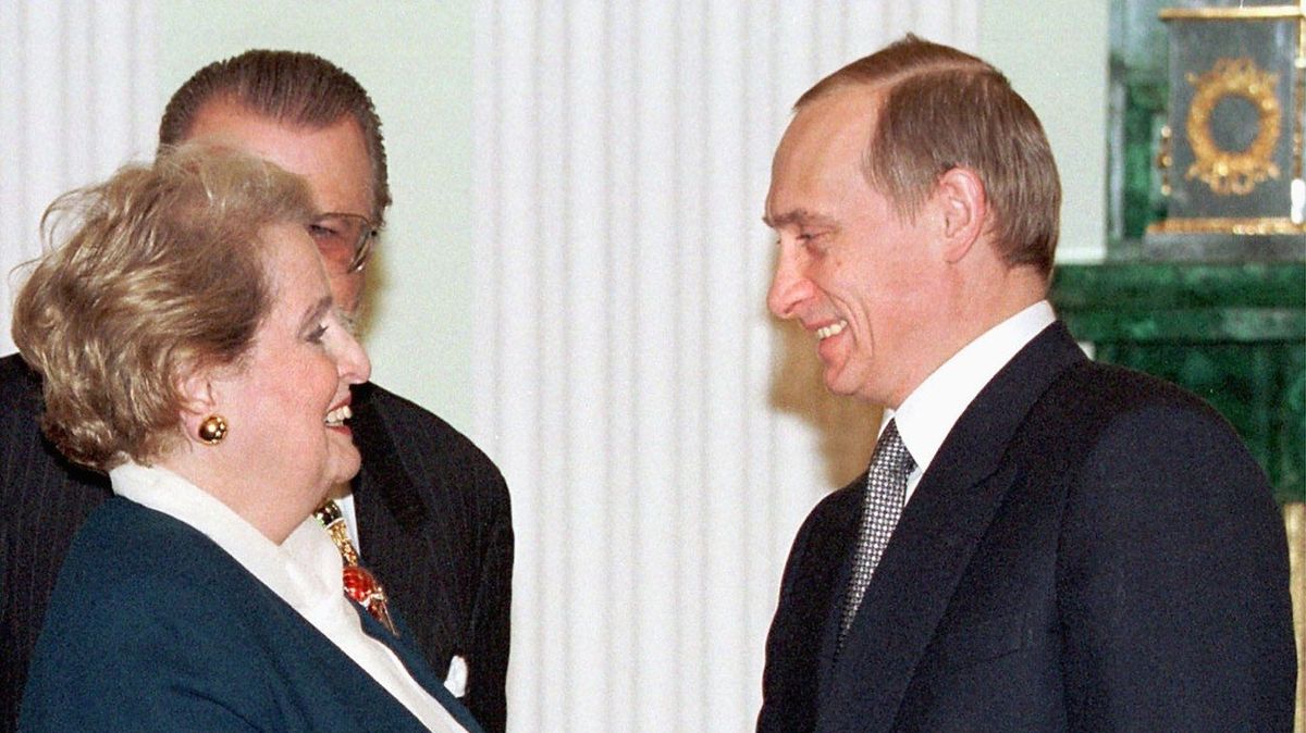Madeleine Albrightová a Vladimir Putin v roce 2000