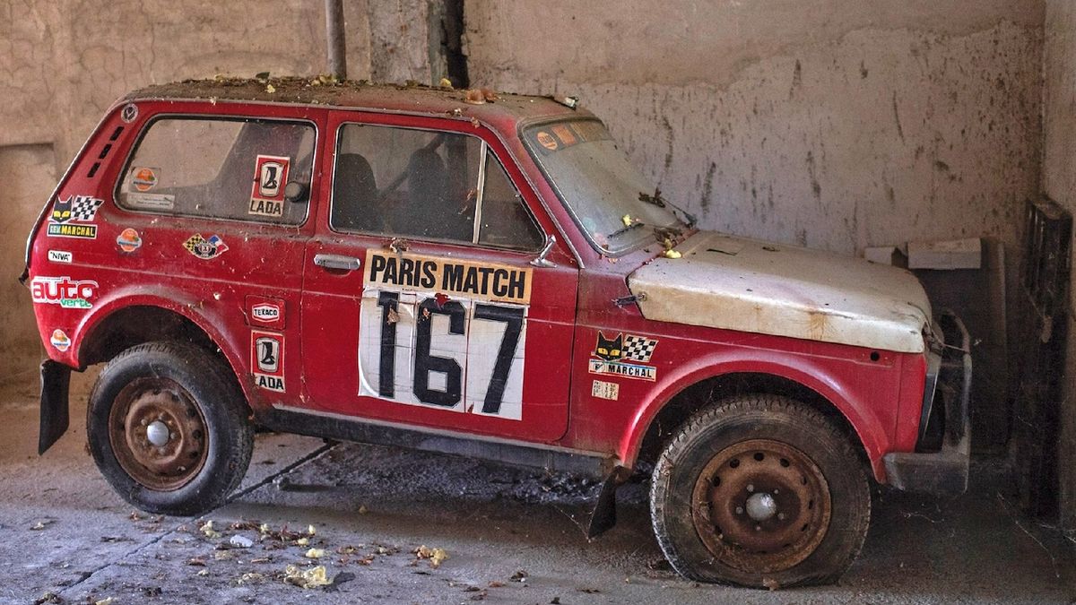 Lada Niva z rallye Paříž-Dakar z roku 1981 je na prodej.