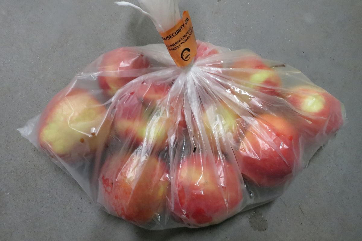 Jablka z Polska obsahovala zakázaný pesticid