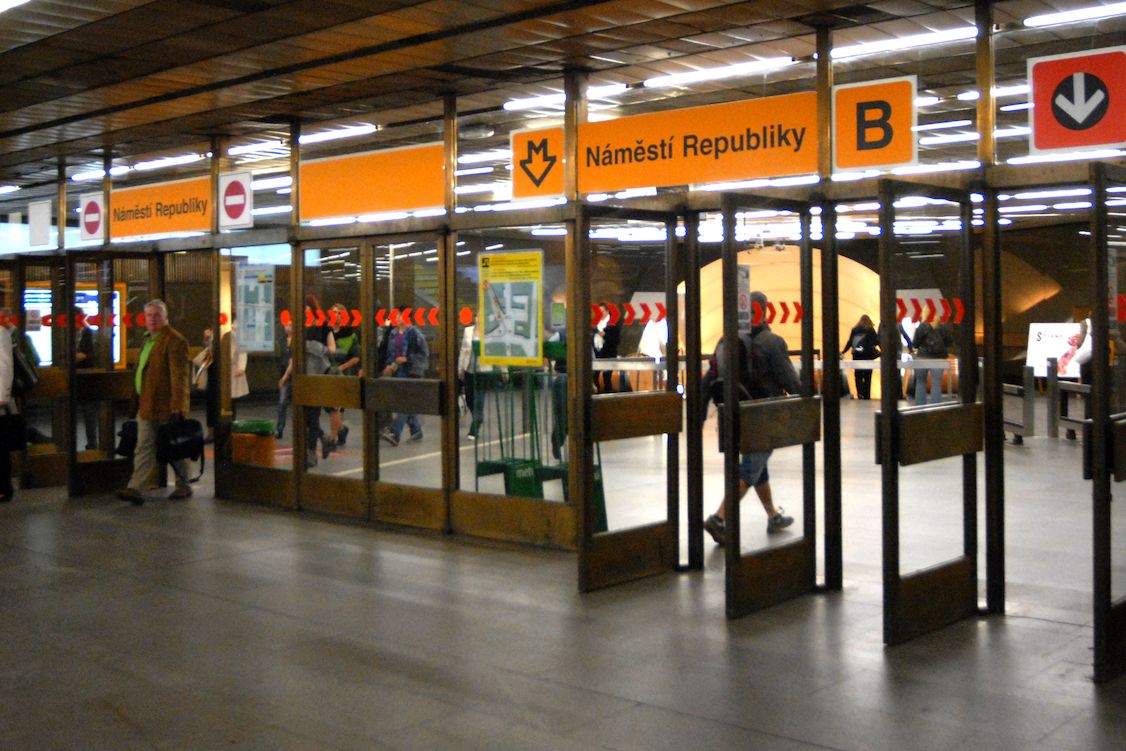 Stanice metra Náměstí Republiky