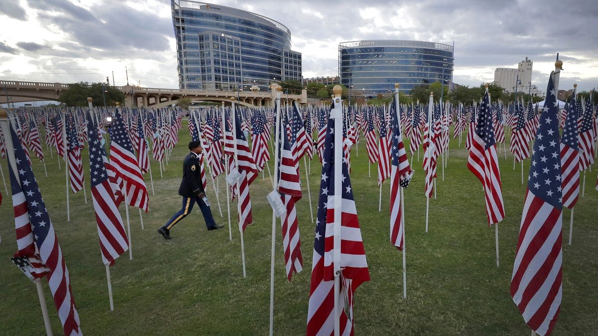 Tři tisíce amerických vlajek připomíná oběti útoků z 11. září.