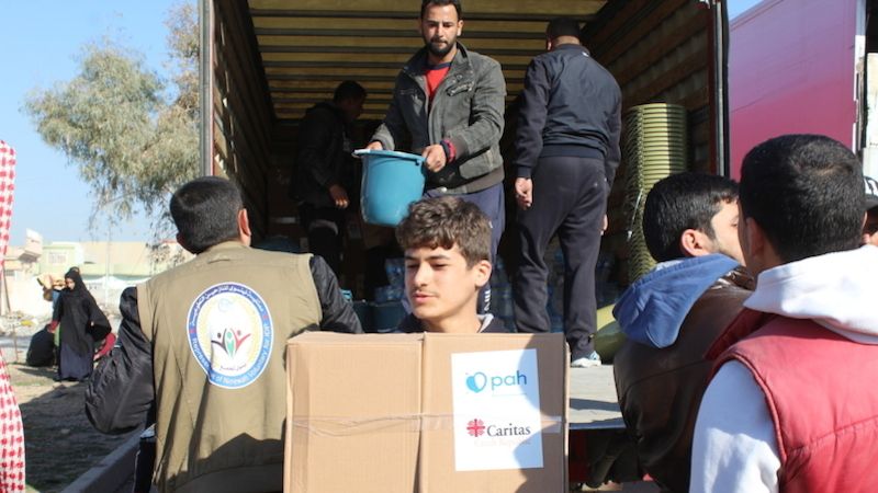 Lidem v oblasti Mosulu rozdala Charita Česká republika základní potřeby - vodu, potraviny a hygienické přípravky. Pomoci využilo celkově 5 417 osob.