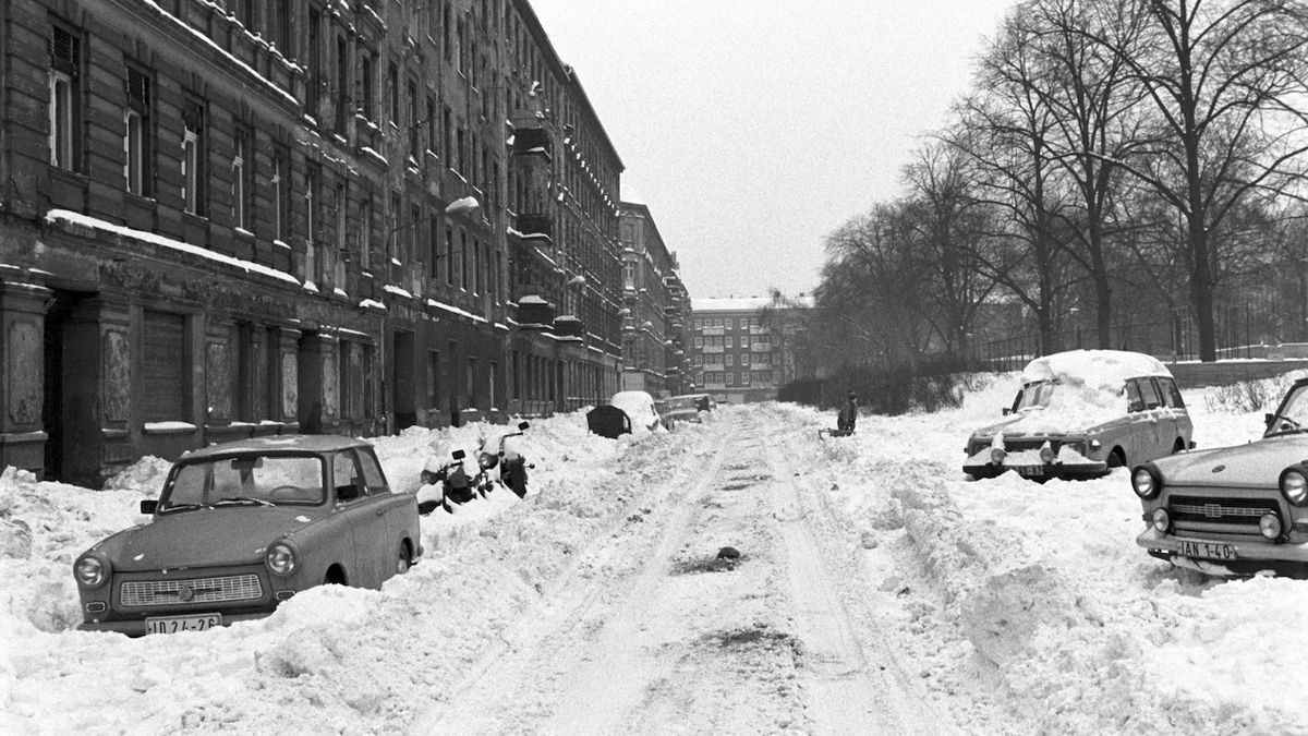 Německo zasáhla vedle ochlazení i sněhová kalamita. Snímek k Berlína z ledna 1979