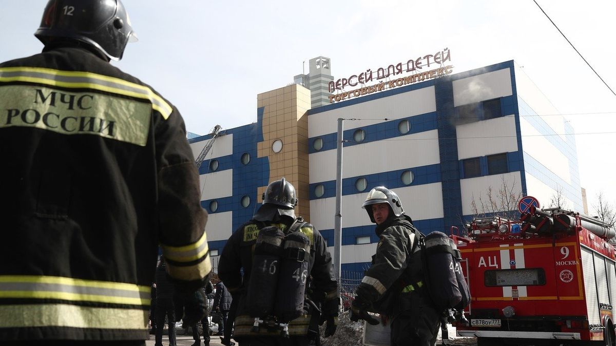 Požár nákupního centra v Moskvě