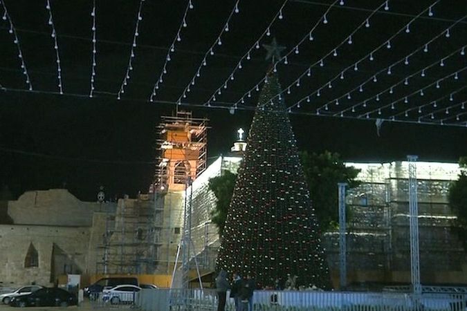 BEZ KOMENTÁŘE: Palestinci v Betlémě zhasli vánoční výzdobu