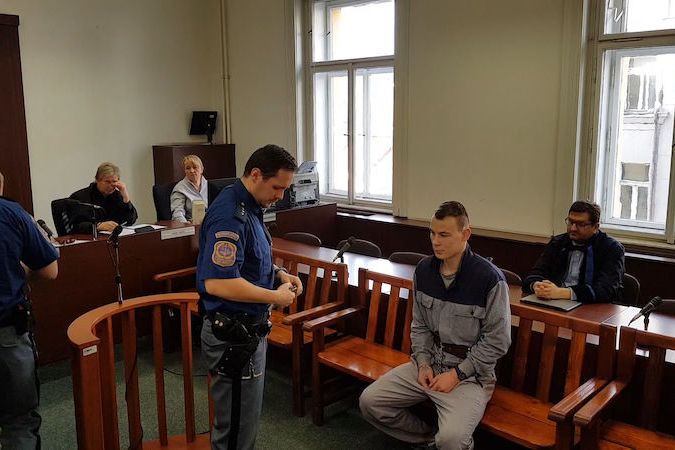 BEZ KOMENTÁŘE: Jiří Meindl přichází k soudu