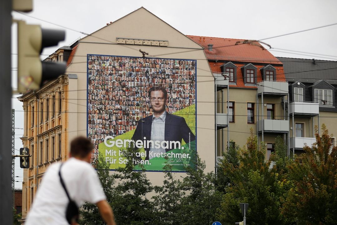 Předvolební plakát CDU v Drážďanech. Je na něm saský premiér Michael Kretschmer 