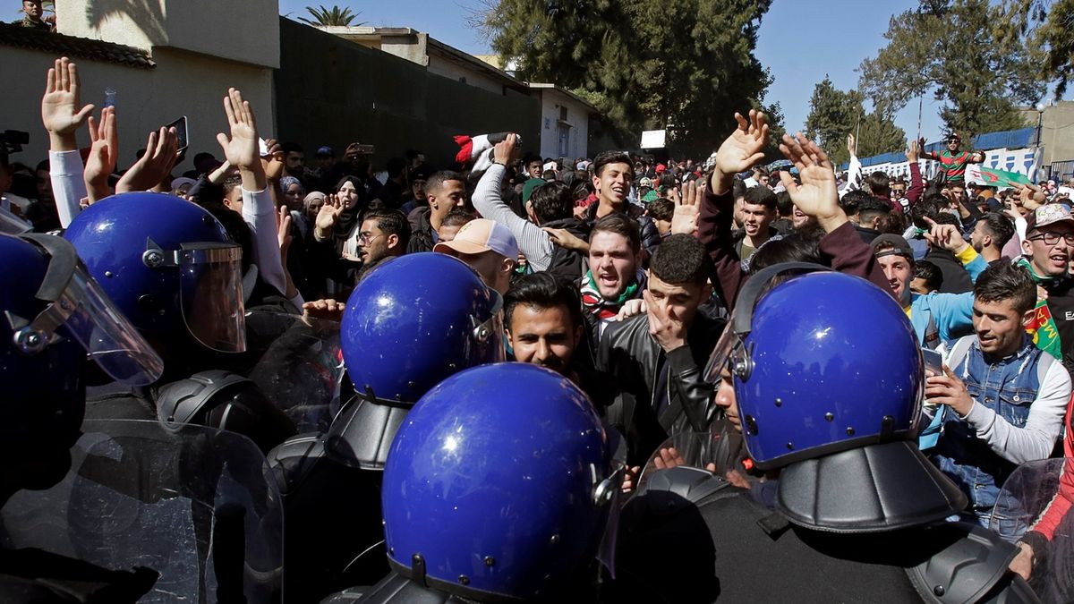 Protesty v Alžíru 