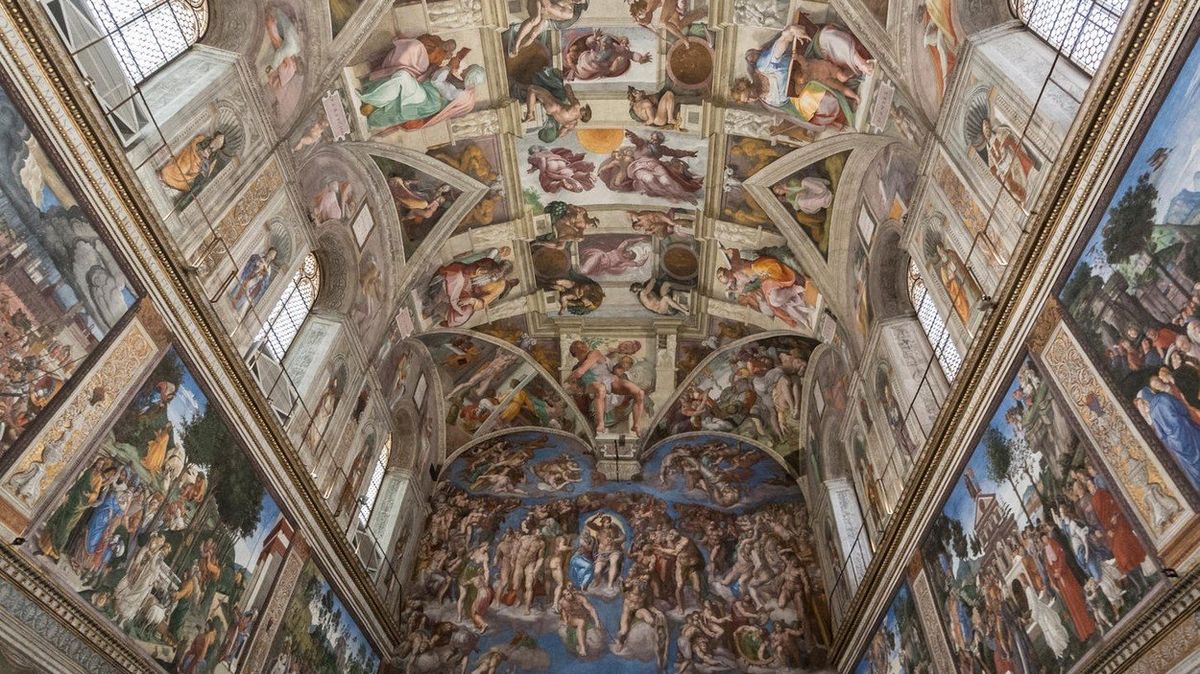 Strop Sixtinské kaple, jehož autorem je Michelangelo, patří k nejvýznamnějším renesančním dílům. 