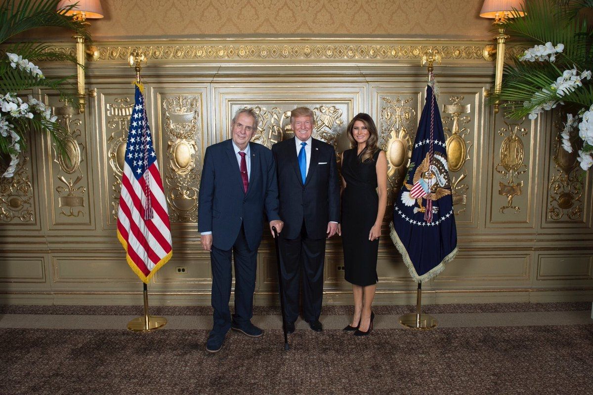 Prezident Miloš Zeman se v New Yorku vyfotil se svým americkým protějškem.