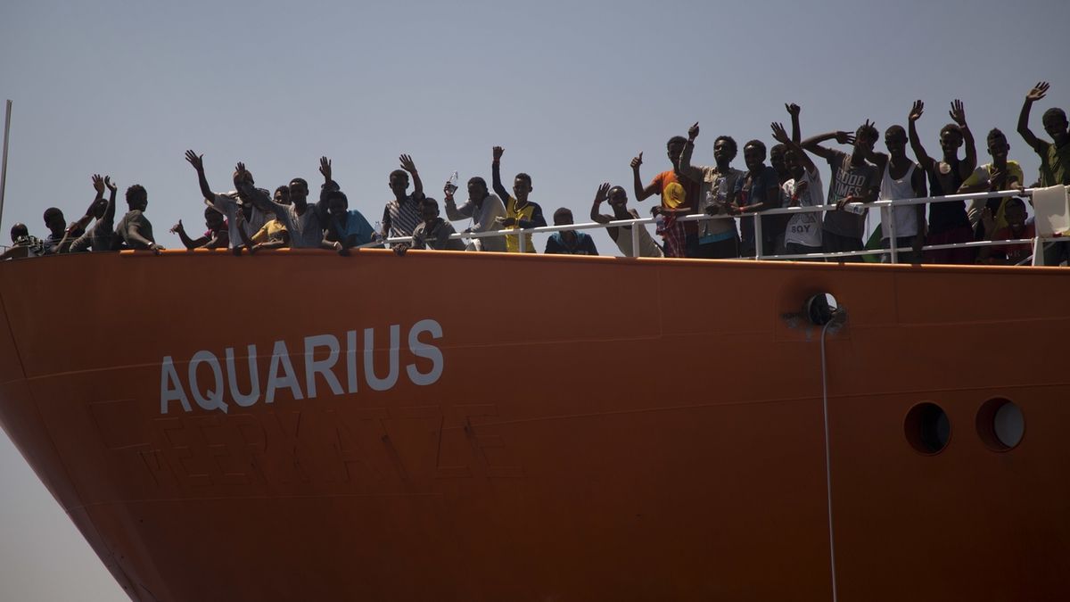 Migranti na záchranné lodi Aquarius