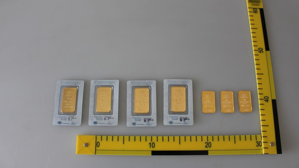 Policisté většinu ukradených zlatých slitků objevili. 