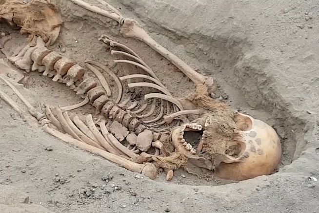 BEZ KOMENTÁŘE: Archeologové objevili v Peru největší dětské rituální pohřebiště