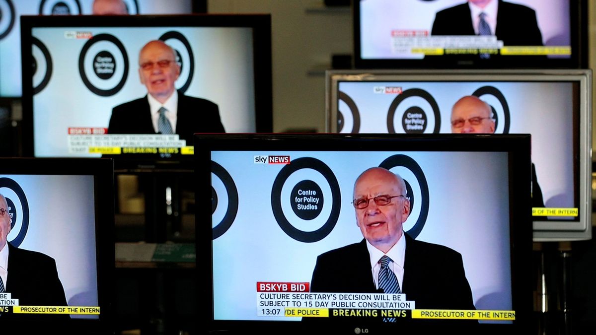 Americká společnost Twenty-First Century Fox mediálního magnáta Ruperta Murdocha (na snímku) navrhla právně oddělit zpravodajskou stanici Sky News.