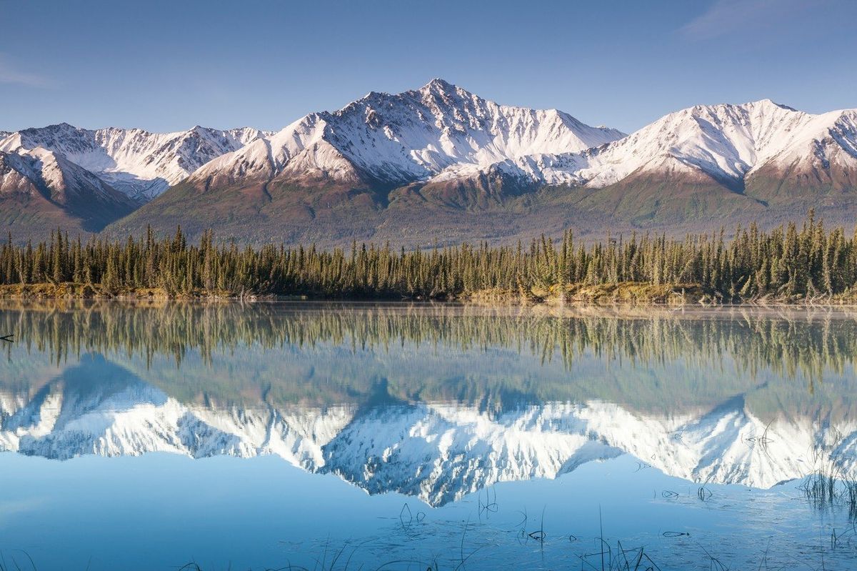 Průzračná jezera jsou pro Aljašku typickým výjevem.