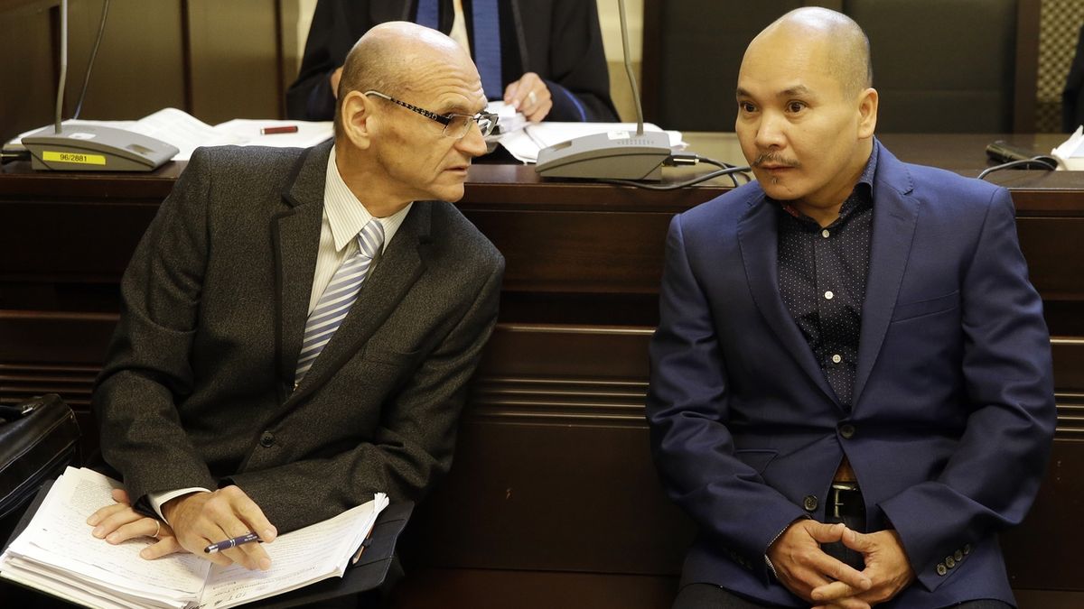 Obžalovaní soudce Ivan Elischer a Nguyen Quoc Hung