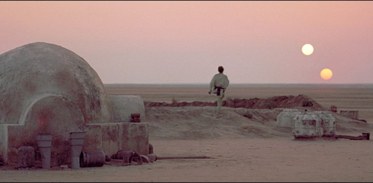 Vzhled staveb byl inspirován příbytky lidí obyvatel planety Tatooine z filmové ságy Star Wars.