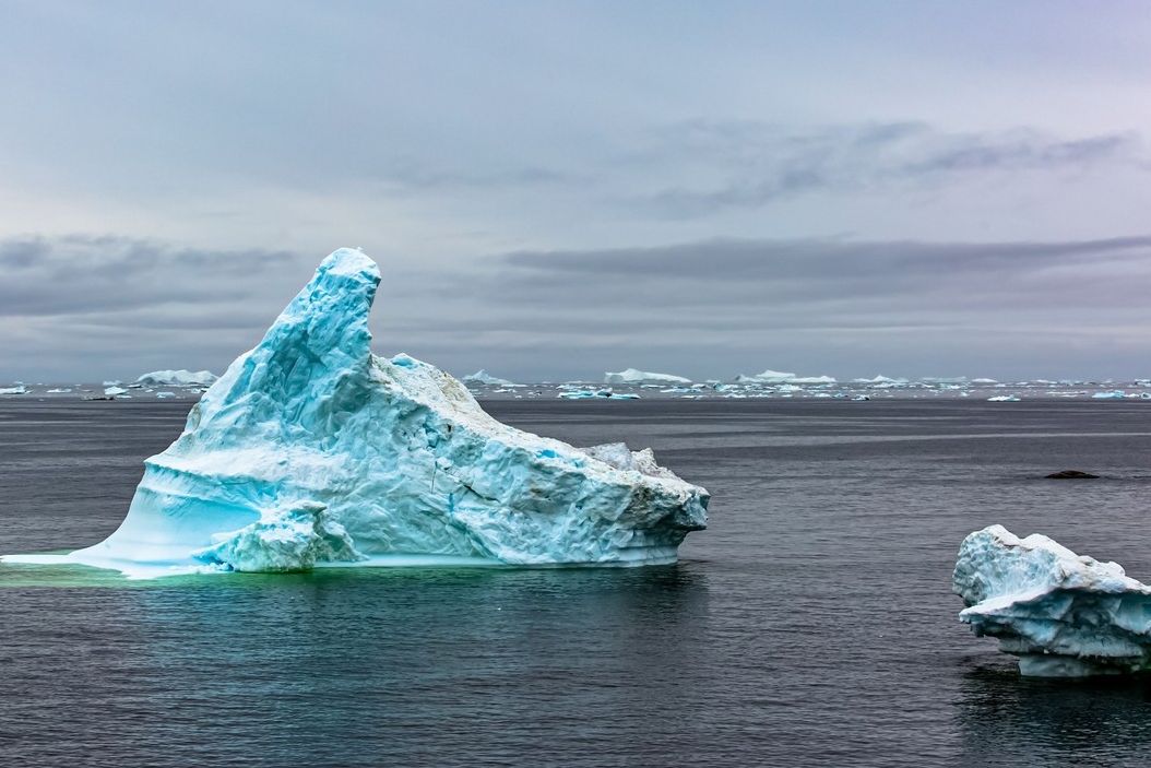 Tání ledových mas zvyšuje hladiny světových oceánů.
