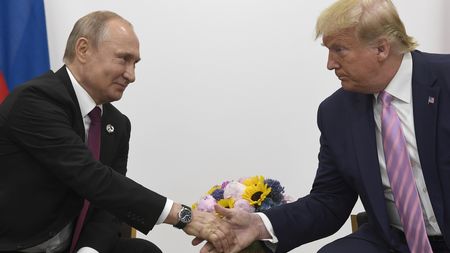 Trump se chce příští týden osobně sejít s Putinem