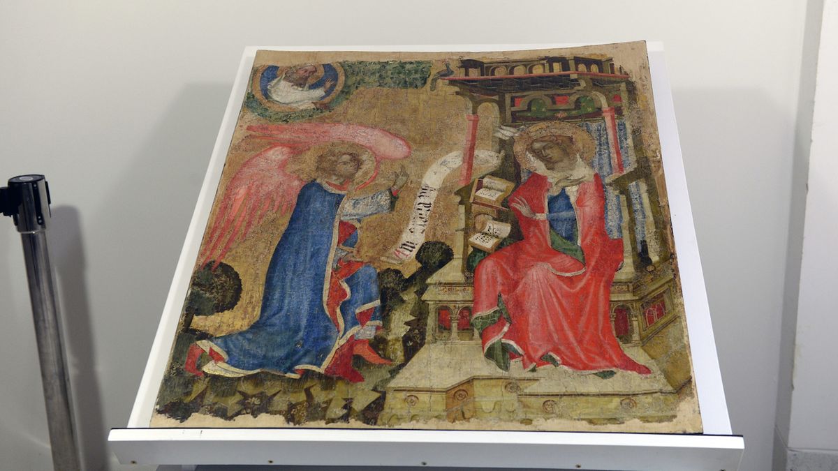Středověký deskový obraz s námětem Zvěstování Panně Marii, který pochází s největší pravděpodobností z dílny Mistra Vyšebrodského cyklu a může být variantou jedné z devíti jeho částí.