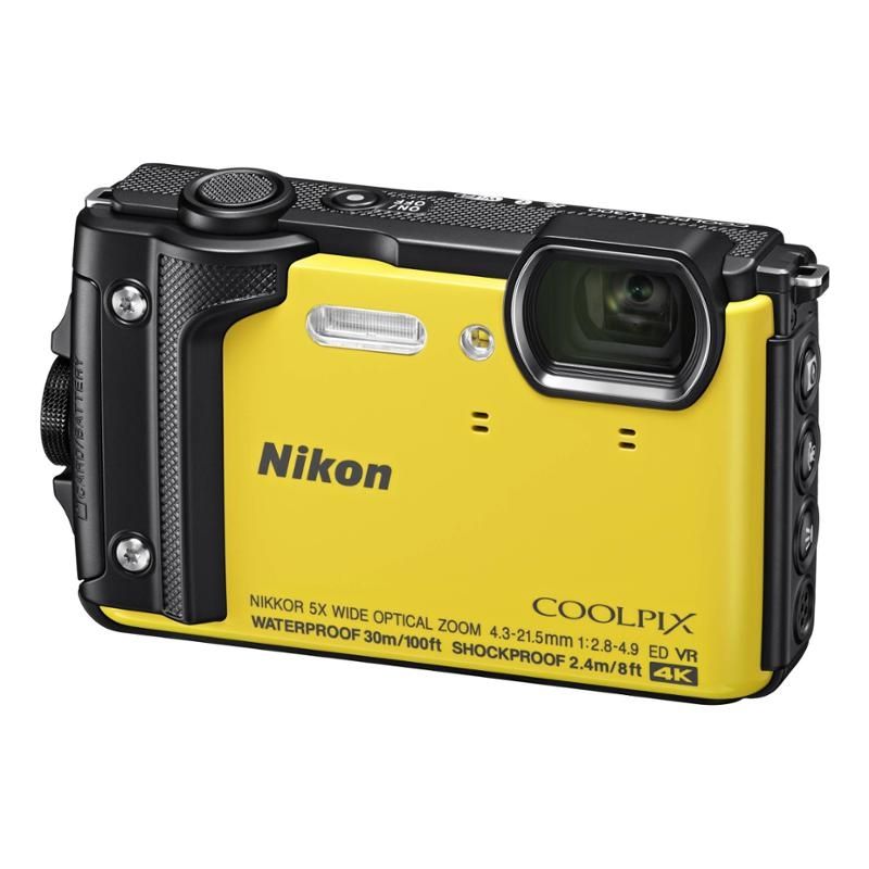 Nikon COOLPIX W300 – kompakt s rozlišením 16 milionů pixelů odolávající klimatickým vlivům a umožňující použití až 30 m pod vodou. Snadná propojitelnost a sledování GPS, Datart 10 290 Kč.