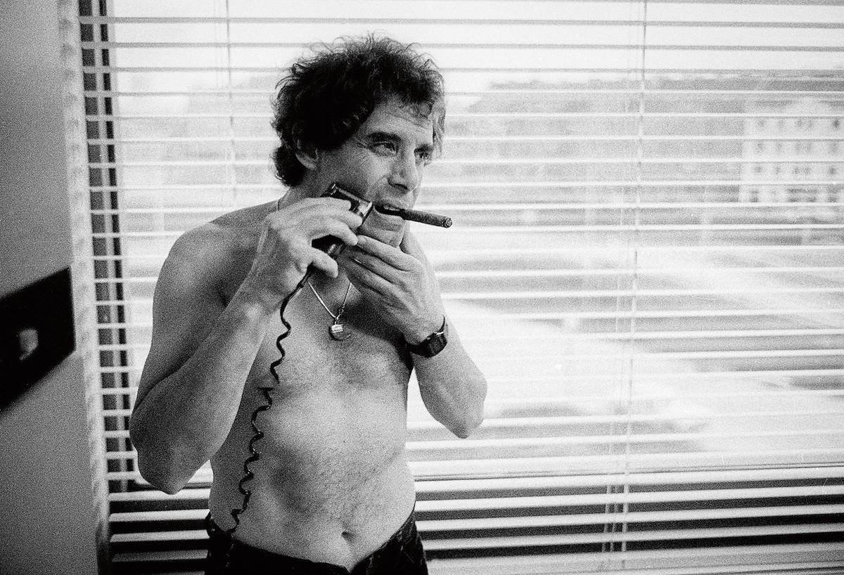 Na nezájem žen si nikdy stěžovat nemohl. Otázkám na ně se však vyhýbá: „Když jsem byl gentleman tenkrát, zůstanu jím i teď,“ říkával